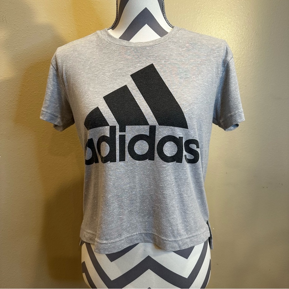 Adidas XS cropped T-shirt